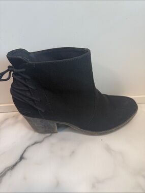 Rocket Dog Sundae Black Suede Lace-Back Bootie size 8
